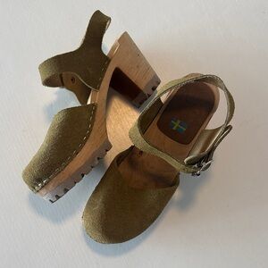 MIA Olive Dress Shoes with Wooden Heel